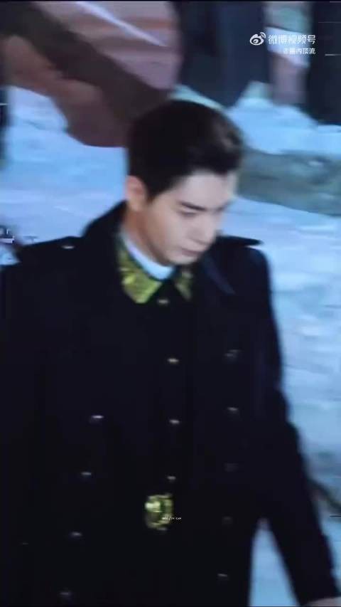 陈星旭军装造型气场全开,轧戏秦宵一笑容封神