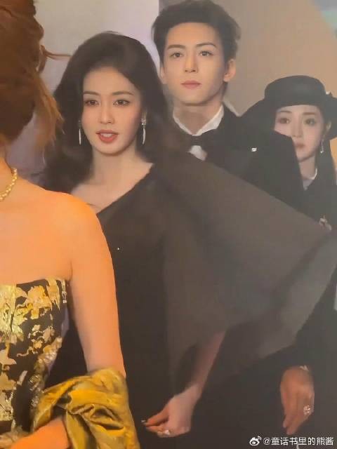 临江仙超强售后来了!白鹿曾舜晞尖叫之夜合体走秀