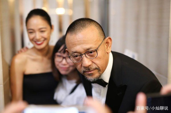 姜文的“朋友圈”有一种叫法：我很强大但我从来不说