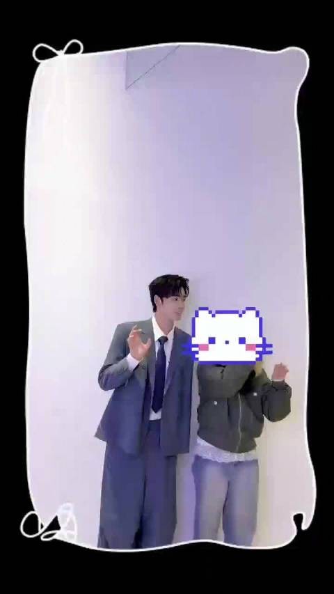 张卓尔跨年后台与偶像张凌赫同框