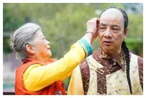 清亡后，14万爱新觉罗后裔自谋生路，后代还出了一位赫赫有名明星