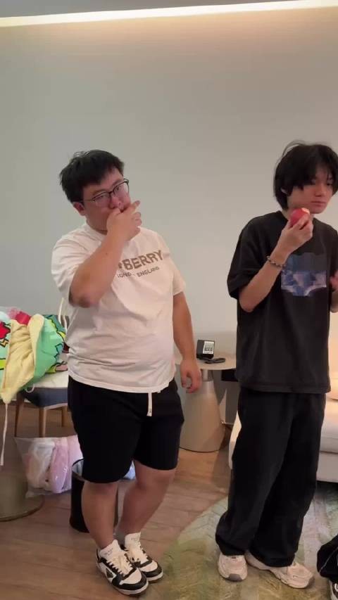 当大家开始学习舞蹈的时候 怎么都显得有点忙呢? 晚安啦银宝们 AG超玩会