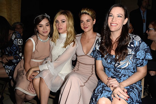 Miu Miu发布2015春夏时装系列 众明星身着MiuMiu现身巴黎耶纳宫