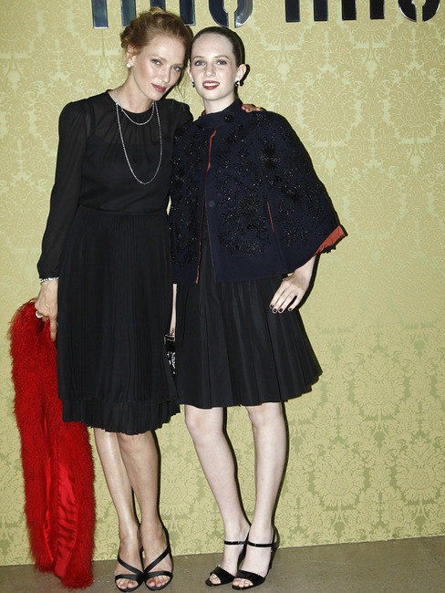 Uma Thurman携女儿出席闪耀Miu Miu 2015早春度假系列晚宴
