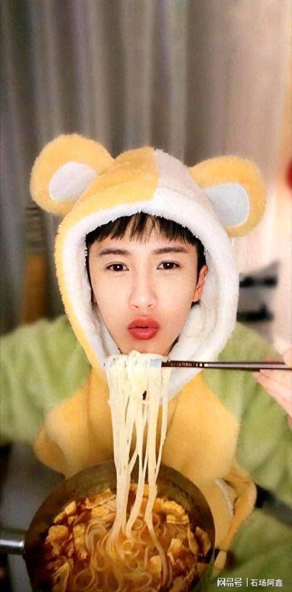 檀健次被曝螺蛳粉王子专属昵称,聊天记录细节笑不活了