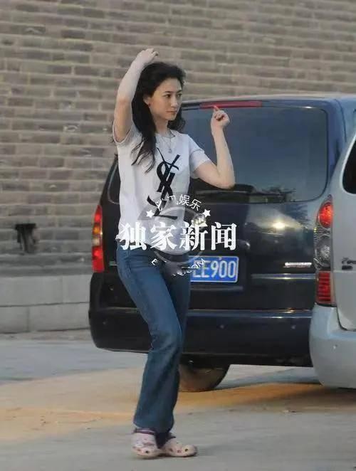 明星隐私攻防20年:从默契厚道到“贴脸开大”,谁撕毁了媒体底线?