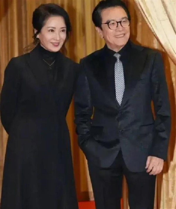 澳门这一夜，袒胸露乳的女明星们，败给了全裹出镜的龚慈恩