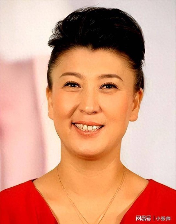 人心不足蛇吞象，踩着赵本山上位的闫学晶，终是为荒唐行径买了单