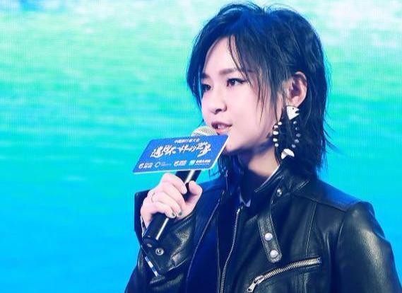 周笔畅太真实了,回答为何参加《唱作人》:工作挺困难,懂的都懂