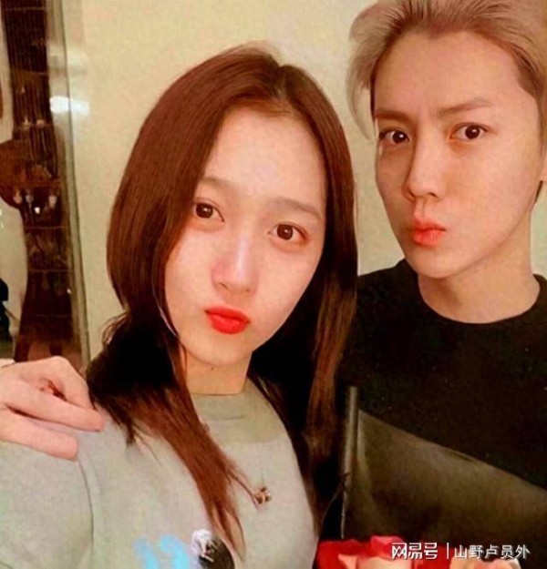 关晓彤新恋情风波后，鹿晗紧急回应 ，一个举动暴露两人真实关系