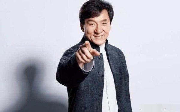 成龙60大寿，你知道前来祝寿的明星阵容多夸张吗？