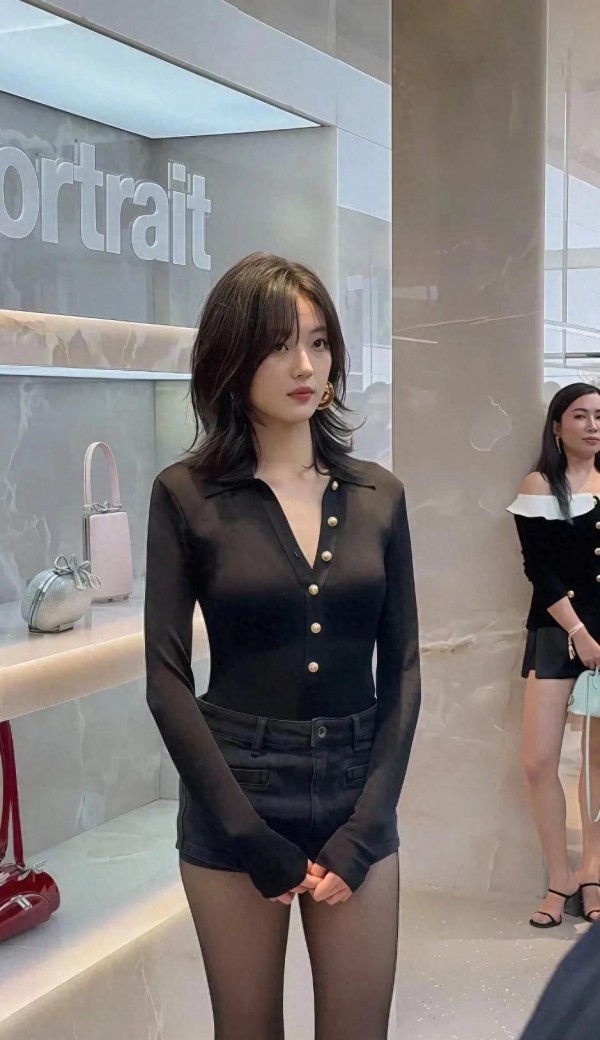 孙千不愧是丝袜狂魔，这气质拿捏了粉丝的心，又瘦又有女人味