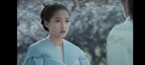 十八九岁时的关晓彤和宋威龙，很青涩