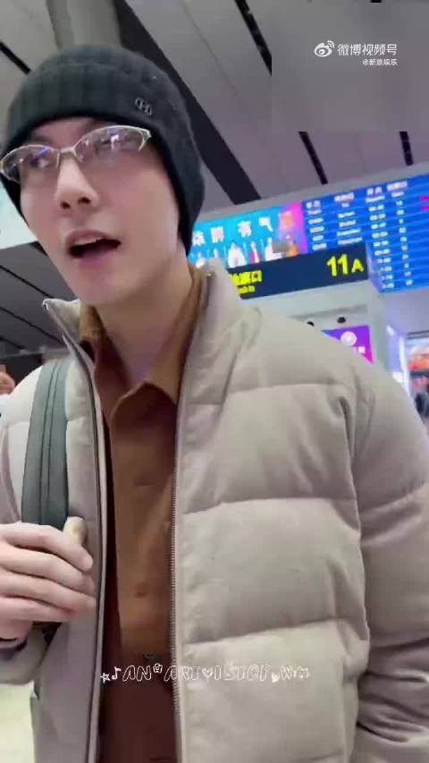 陈伟霆听闻粉丝12点上班惊呆，反应逗趣