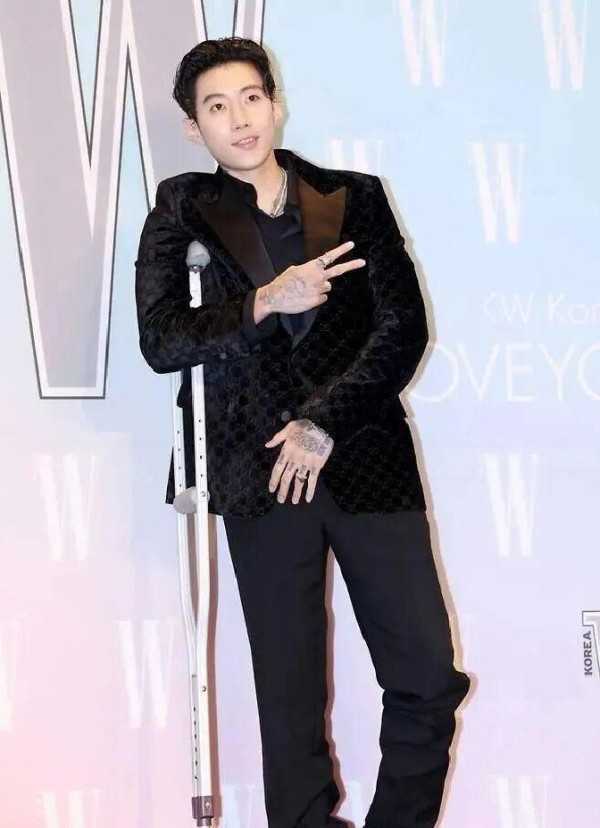 韩星云集慈善晚宴遭质疑！乳腺癌公益成奢牌秀场引爆舆论