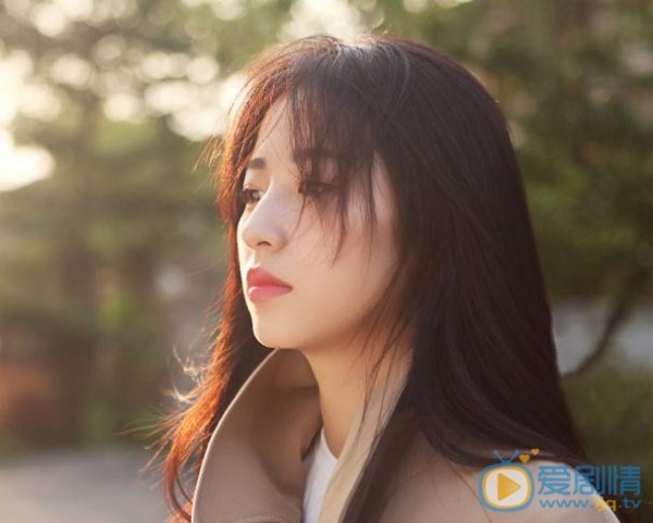 周雨彤個人資料簡介 周雨彤《我與你的光年距離》劇照