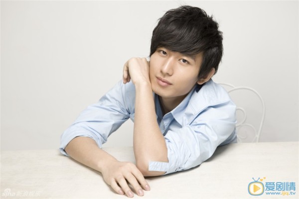 成毅個人資料簡介 成毅寫真生活照