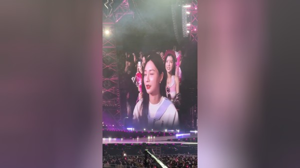 汪苏泷演唱会观众全明星阵容：台下坐着毛不易徐良戚薇李承铉等，几乎成了明星团建