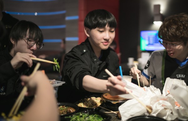 LOL全明星赛赛制大改，LPL仅有两个名额，网友：RNG亲家队加油