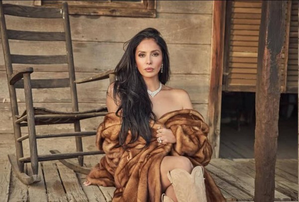 瓦妮莎晒多张美丽写真 受闺蜜们热情鼓励积极展现自我