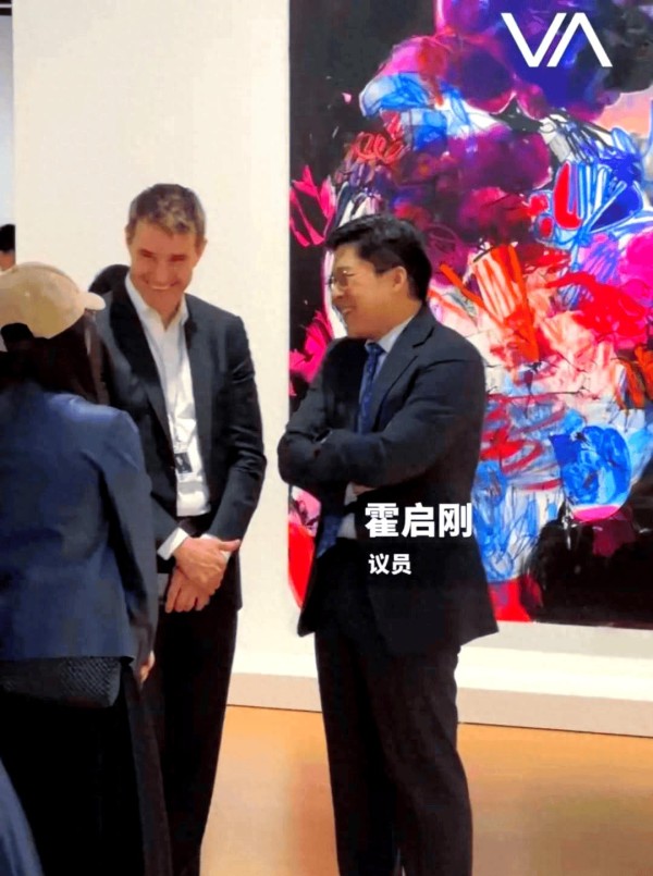 明星家庭的艺术展之行及其背后的教育启示