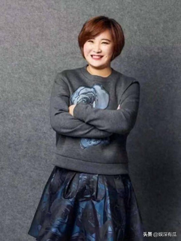 面相变了?退出春晚、解散公司,43岁贾玲如今状况并不意外