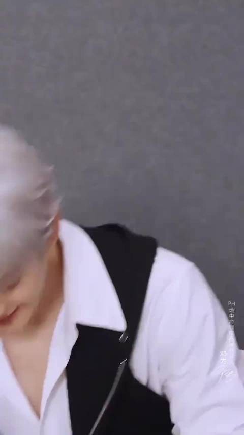 邓为笑起来好可爱帅气！