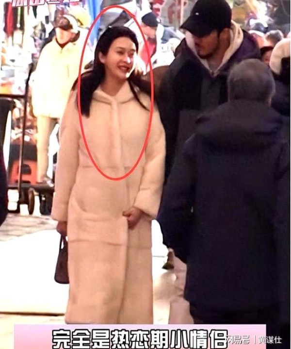 陈冰挺孕肚陪男友逛街，唇红齿白气色好，陈牧驰一脸络腮胡好辣眼