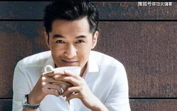 胡歌粉丝到底多牛?为追求偶像,硬生生的把自己追成了一线明星