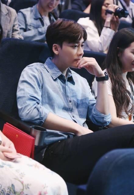 胡歌为白血病粉丝送蛋糕：同样是巨星，他比杨幂、范冰冰好在哪？