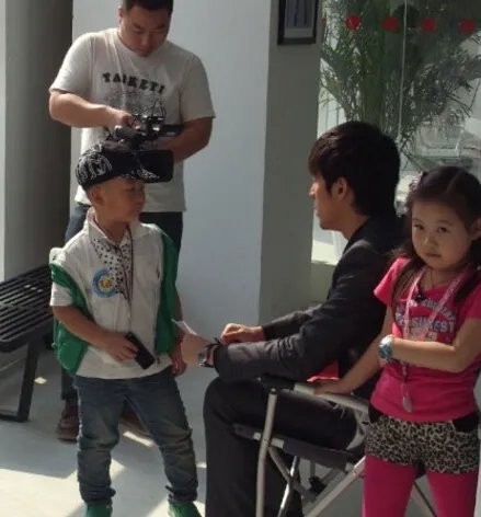 宝贝赖上大明星胡歌登场 他会和宝宝们擦出怎样的火花?