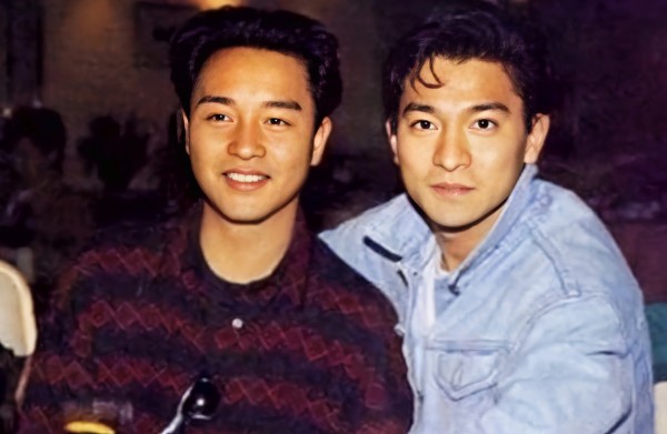 小帅写娱乐圈旧闻:香港真正意义上的影视歌三栖巨星都有谁?
1,刘德华
电影:多次斩获影帝头衔,代表作有《无间道》、《天若有情》等。
电视剧:无线“五虎将”之一,是80年代TVB当红一线小生,代表作有《神雕侠侣》等。
歌曲:多次获得“最受欢迎男歌手”、手握多张金唱片专辑,代表作有《中国人》、《忘情水》等。
2,黎明
电影:曾获得金马奖影帝,代表作有《甜蜜蜜》、《半生缘》等。
电视剧:主演的剧集连续...