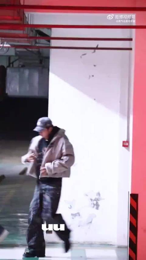 刘耀文《宇宙闪烁请注意》收官宴结束后路透…