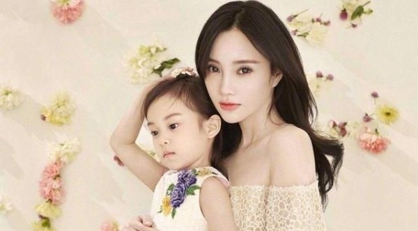 李小璐被曝想让女儿做明星,逼甜馨去酒局见老总