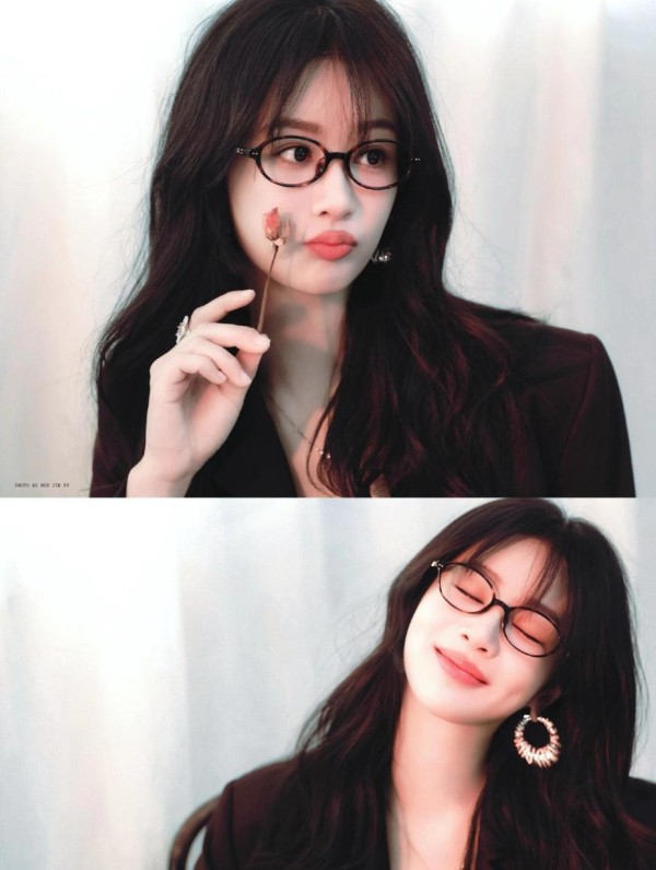 杨紫直播玩嗨了！一口气叠戴五副墨镜，调皮互动还暖心提醒粉丝们