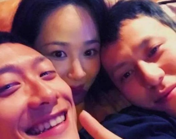 杨紫36条微博手撕粉丝!粉丝明星一家人?你以为明星保镖是防谁的