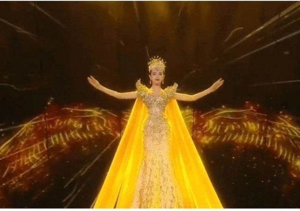 金鹰女神迪丽热巴惊艳亮相，网友：这个部位好尴尬