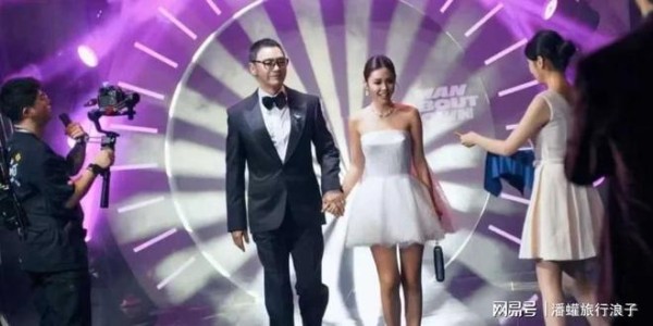 钟镇涛带21岁女儿走红毯！掀热议：根本「迪士尼公主」真人版！