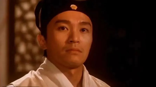 帅总:《周星驰:喜剧之王的传奇人生》
一、引言
在华语电影的璀璨星空下,有一位名字如同一颗耀眼的明星,他就是周星驰。他以独特的喜剧风格,赋予电影独特的魅力,让无数观众在欢笑中感受生活的酸甜苦辣。本文将带您走进周星驰的世界,探寻这位喜剧之王的传奇人生。
二、天赋初显
周星驰出生于香港的一个普通家庭,他的喜剧才华早在童年时期便开始崭露头角。在学校的表演活动中,他总能以幽默风趣的表演吸引众人的目...