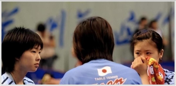 从《幸福三重奏》甜到齁，到被婆家叫“下蛋鸡”！福原爱忍辱4年才离婚，如今直播翻身打脸全家？