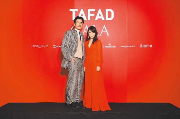 偶像剧教母柴智屏（右）、杨一展一同出席2025 TAFAD GALA颁奖晚宴。（TAFAD GALA提供）