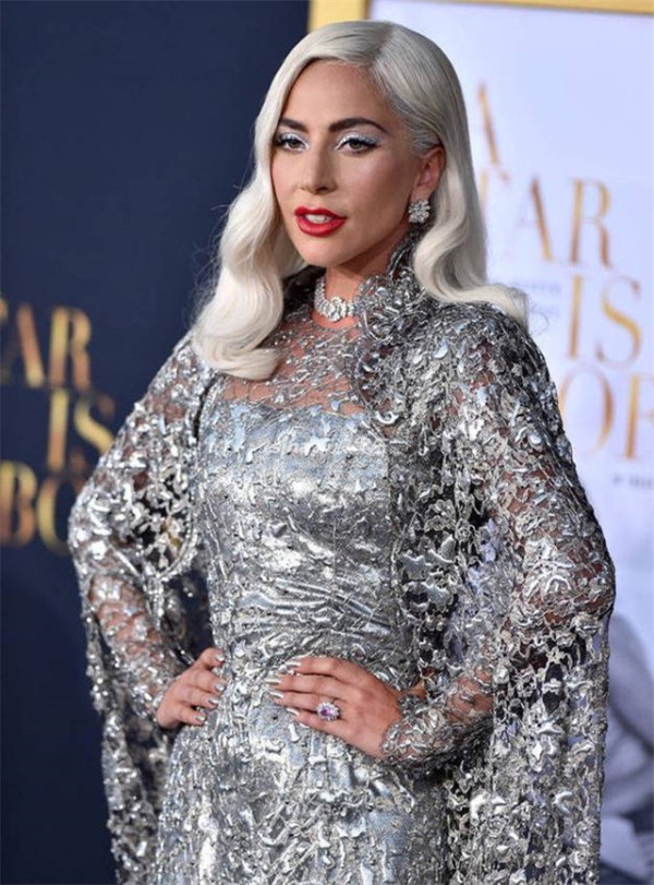Lady Gaga自曝患有精神病,舞台上多次脱衣疑与此病有关