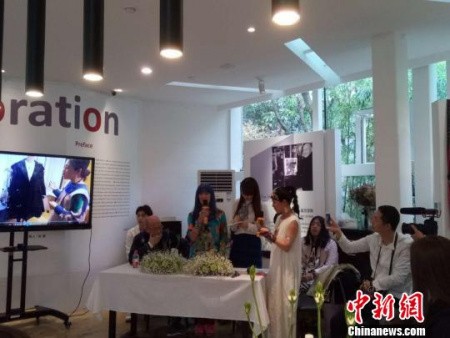 英设计师:苗族文化与现代时尚融合可走向世界