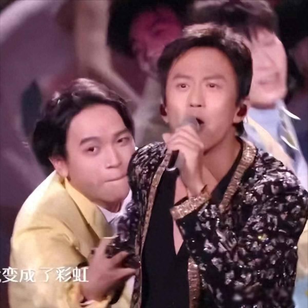 邓超跨年拼了命,流量艺人集体沉默,观众眼睛亮了
