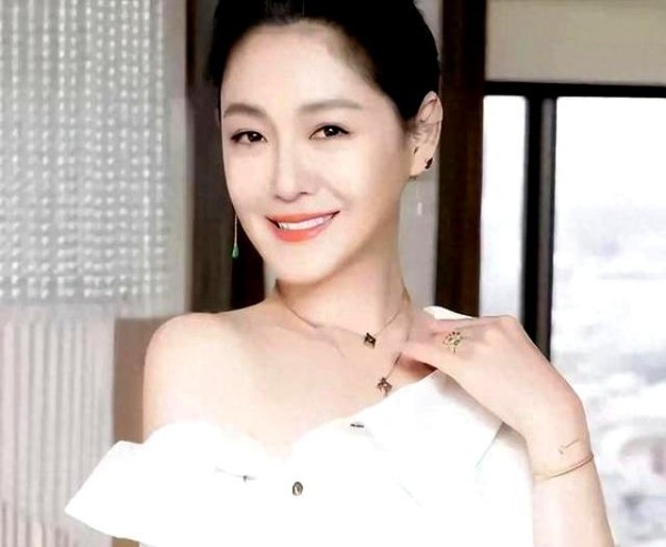 豪门梦碎？俏江南危机，大S当年拼命捞金救夫！