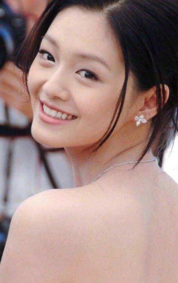 大S的“侠女”人设崩塌?生前争议与死后舆论的反噬