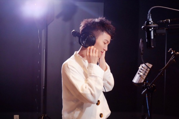 周深携专辑入围唱工委新人奖 新歌三连发变次元破壁小王子