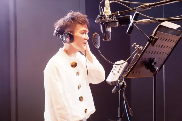 周深携专辑入围唱工委新人奖 新歌三连发变次元破壁小王子