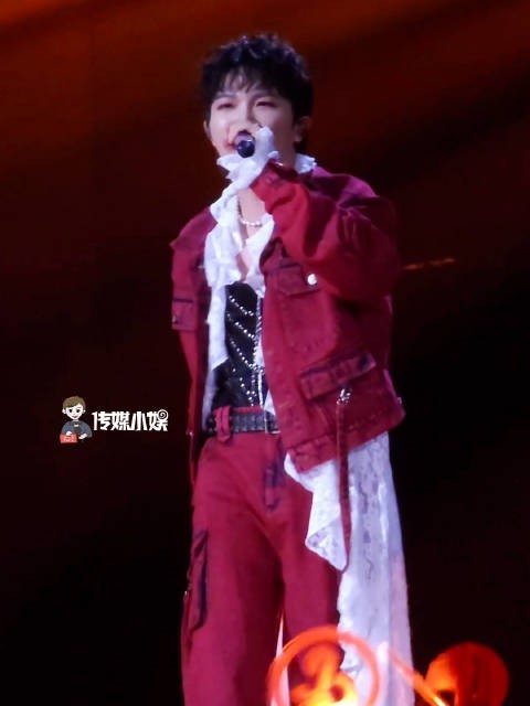 周深音乐缘计划2舞台直拍,油画风造型演绎《爱丽丝卿》