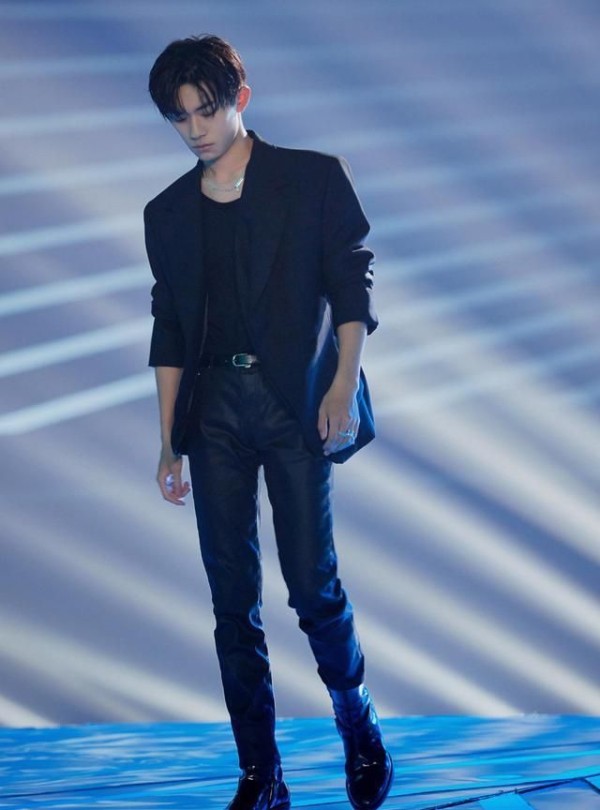 易烊千玺一路开挂!拿下首个全球代言人太霸气